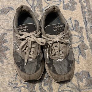 New Balance Men's Gray and Silver Sneakers